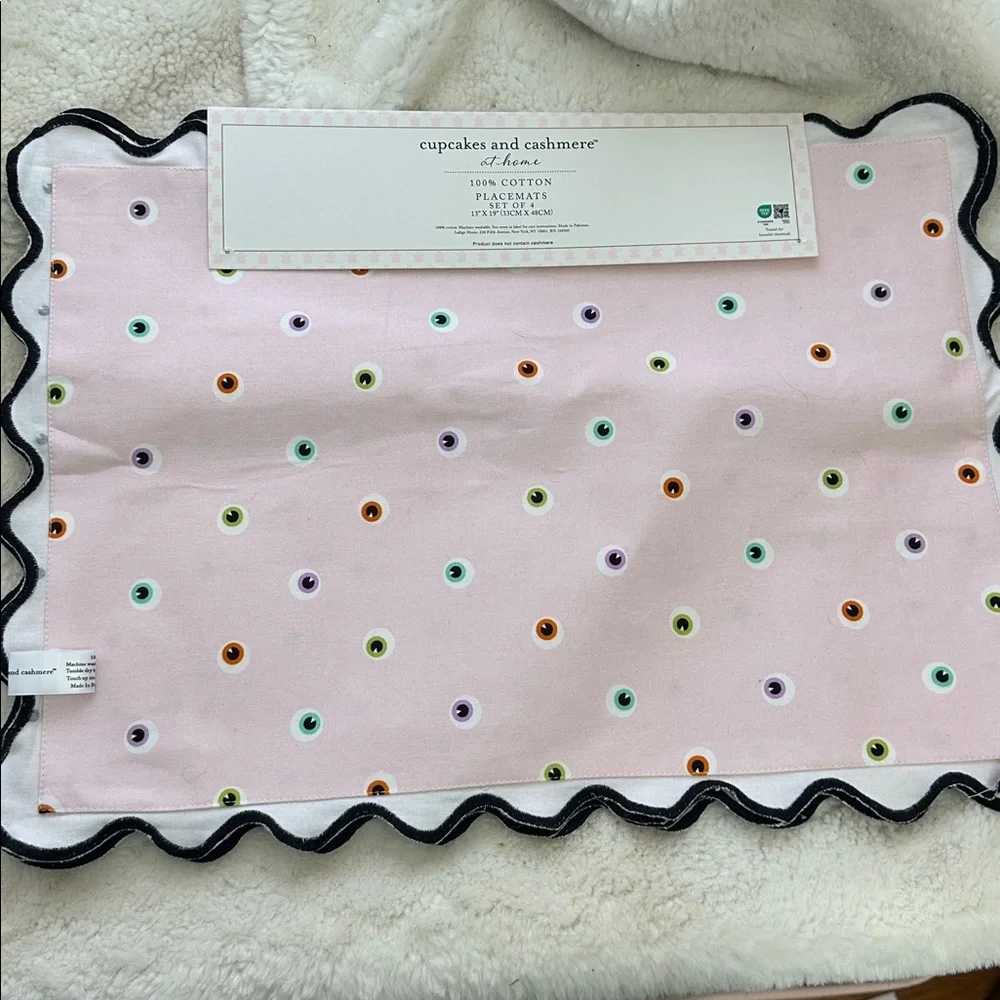 Cupcakes and cashmere set of 4 cloth placemats